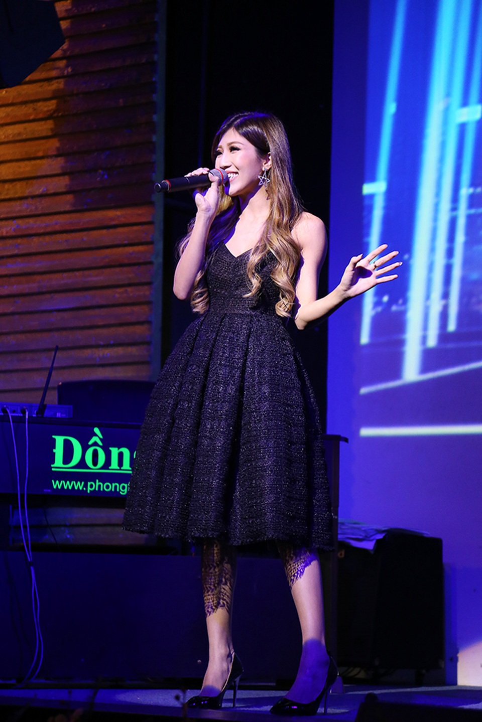 Trang Pháp tặng các khán giả những ca khúc Quốc Tế với phần hòa âm mới hoàn toàn.