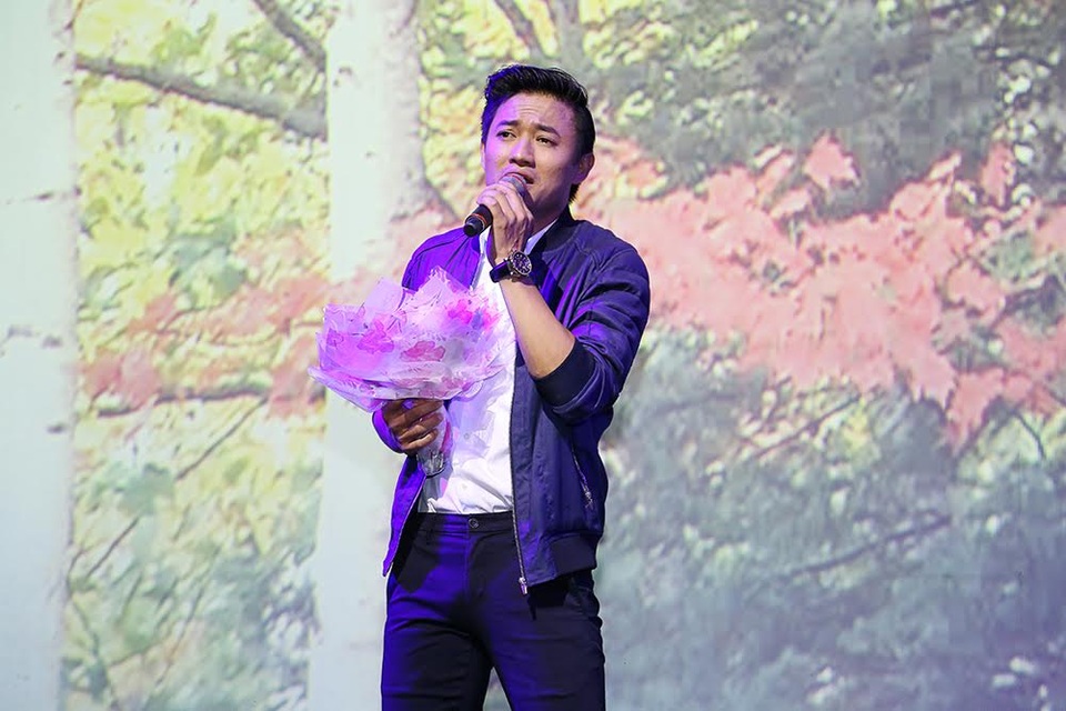 Diễn viên - ca sĩ Quý Bình đã tặng các khán giả của mình bài hát Tình bơ vơ.