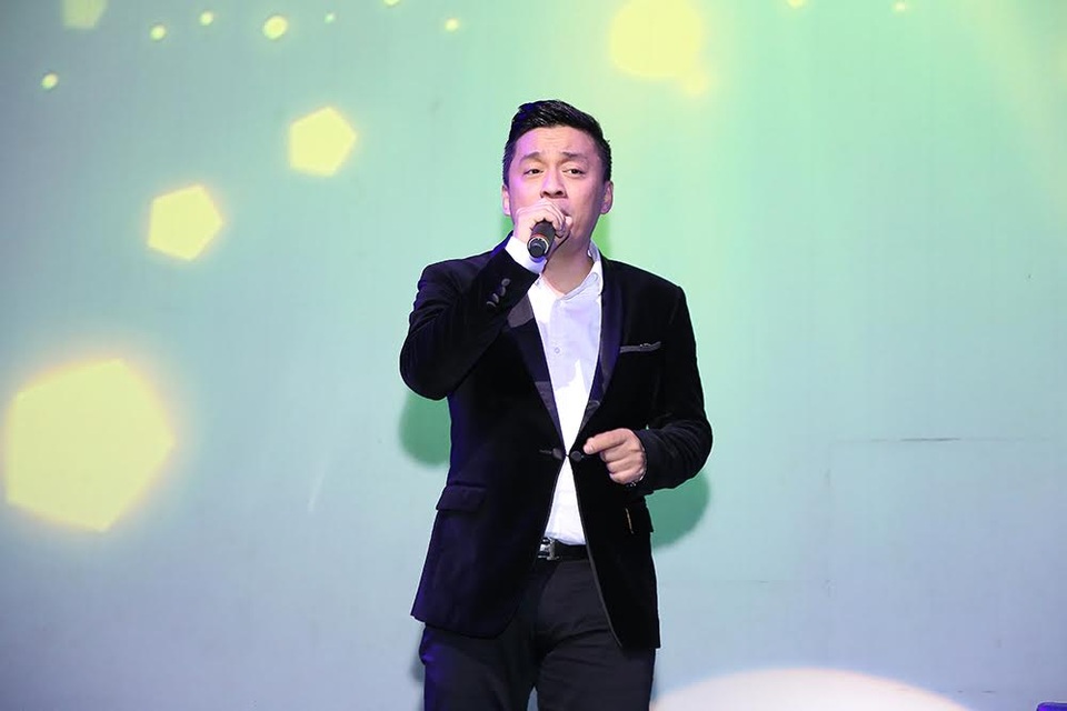 Lam Trường làm khán giả xúc động khi nghe lại hit 20 năm của anh - Tình thôi xót xa.