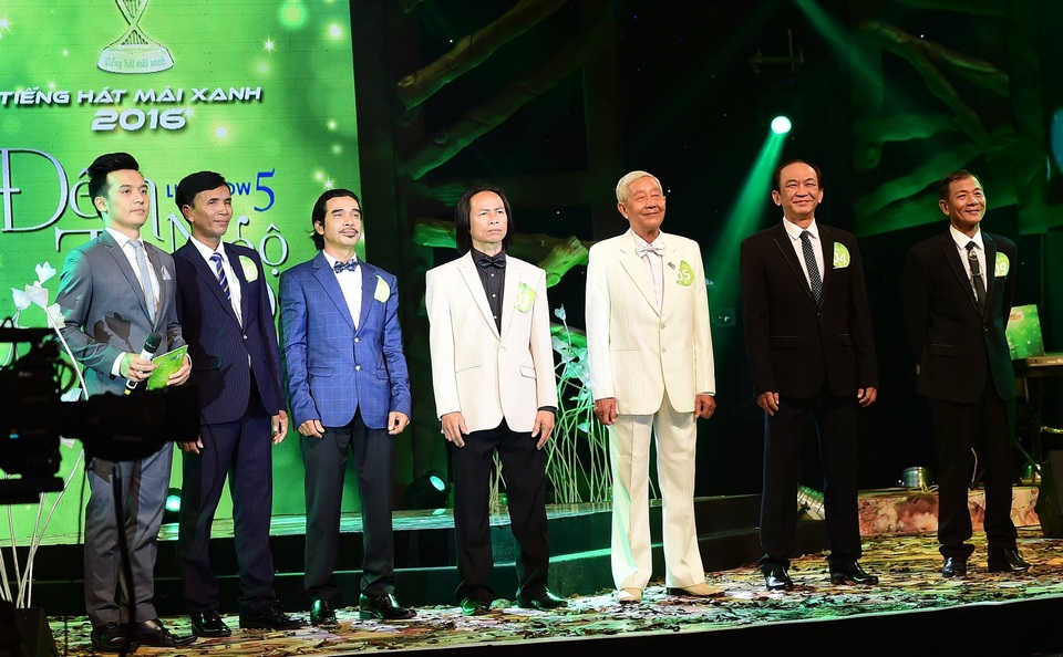 Sáu thí sinh còn lại (những thí sinh bị loại trong các đêm) ùng tranh tài để chọn ra thí sinh xuất sắc hơn cả vào top 4, tranh ngôi vị quán quân Tiếng hát mãi xanh 2016.