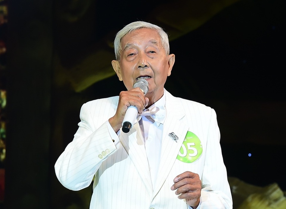 Khi được giám khảo Quỳnh Hương hỏi về vợ, cụ ông chia sẻ, năm mùa giải trước, vợ ông đều theo làm cổ động viên nhiệt tình cho ông. Riêng năm nay, vì lý do sức khỏe nên bà chỉ có thể “tiếp sức” cho ông qua màn ảnh nhỏ.