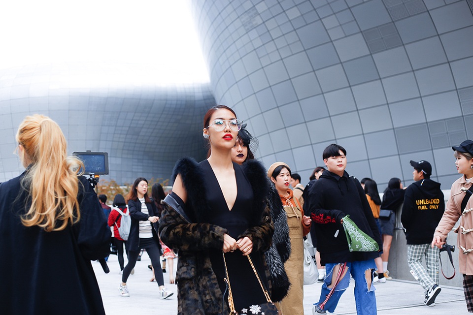 Lan Khuê, Mai Ngô nổi bật tại tuần lễ thời trang Seoul - 7 Lan Khuê, Mai Ngô nổi bật tại tuần lễ thời trang Seoul - 7