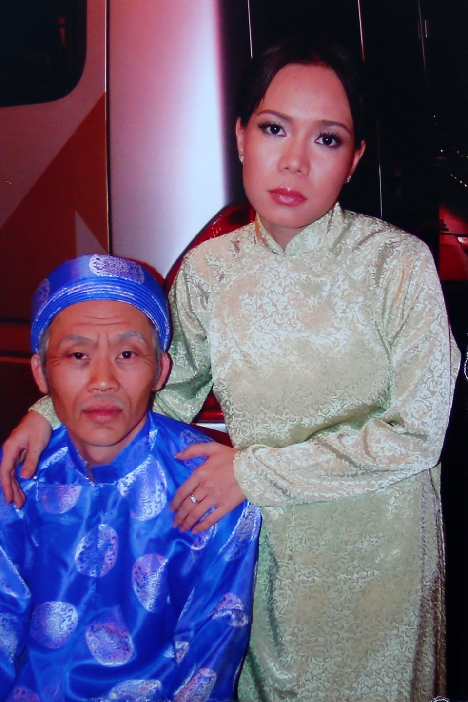 Ngắm loạt ảnh “một thời tuổi trẻ” của Việt Hương - 22 Danh hài Hoài Linh