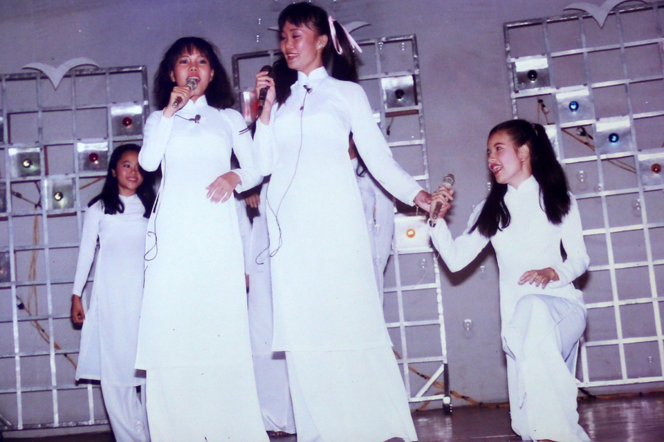 Ngắm loạt ảnh “một thời tuổi trẻ” của Việt Hương - 5 Ngắm loạt ảnh “một thời tuổi trẻ” của Việt Hương - 5