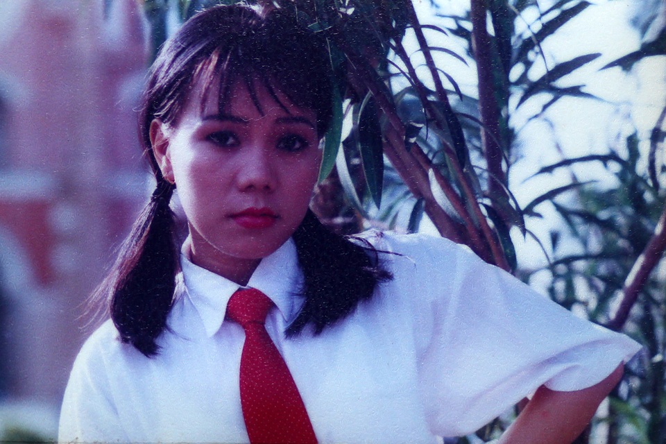 Ngắm loạt ảnh “một thời tuổi trẻ” của Việt Hương - 4 Việt Hương thuở nhỏ với mái tóc chấm vai quen thuộc
