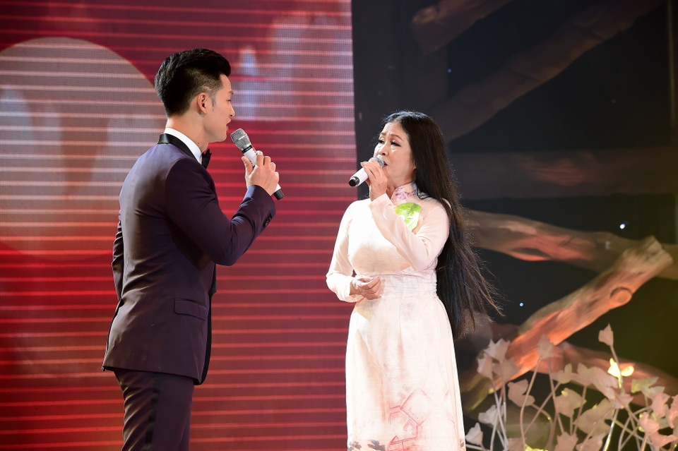 Tuy nhiên, đến lượt thi song ca cùng ca sĩ khách mời, Kim Lan bất ngờ bứt phá ngoạn mục với sự trợ giúp đắc lực từ ca sĩ Đức Tuấn, trong ca khúc “Xin mặt trời ngủ yên”.