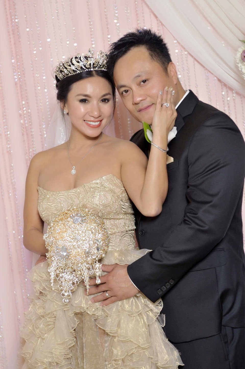 Diễn viên Y Phụng xinh đẹp trong ngày cưới - 2