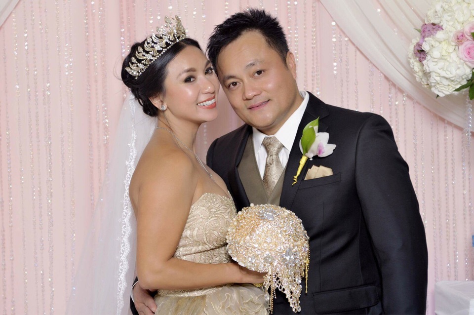 Y Phụng hạnh phúc bên chồng trong ngày cưới