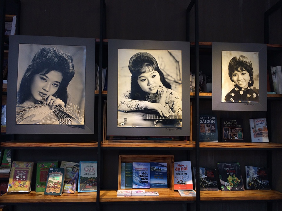 Những hình ảnh được trung bày tại triển lãm nhận được sự quan tâm của khán giả nhiều thế hệ