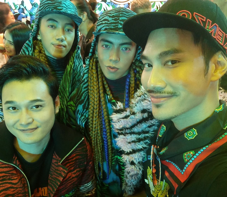 Cả hai khá thoải mái khi chụp ảnh cùng nhau trong sự kiện lần này.