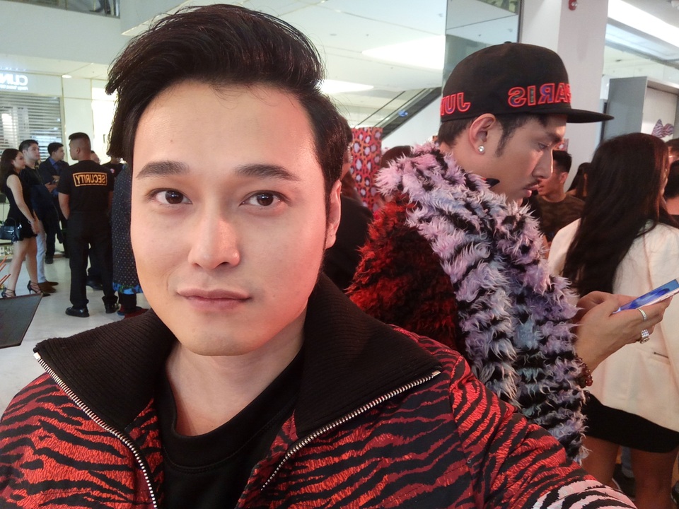 Trong một khoảng thời gian khá dài, cả hai đều không đăng ảnh có mặt nhau trên trang cá nhân, không xuất hiện cùng trong các sự kiện. Thế nên, khi cả hai cùng xuất hiện trong một sự kiện lần này tại nước ngoài khiến nhiều người bất ngờ.