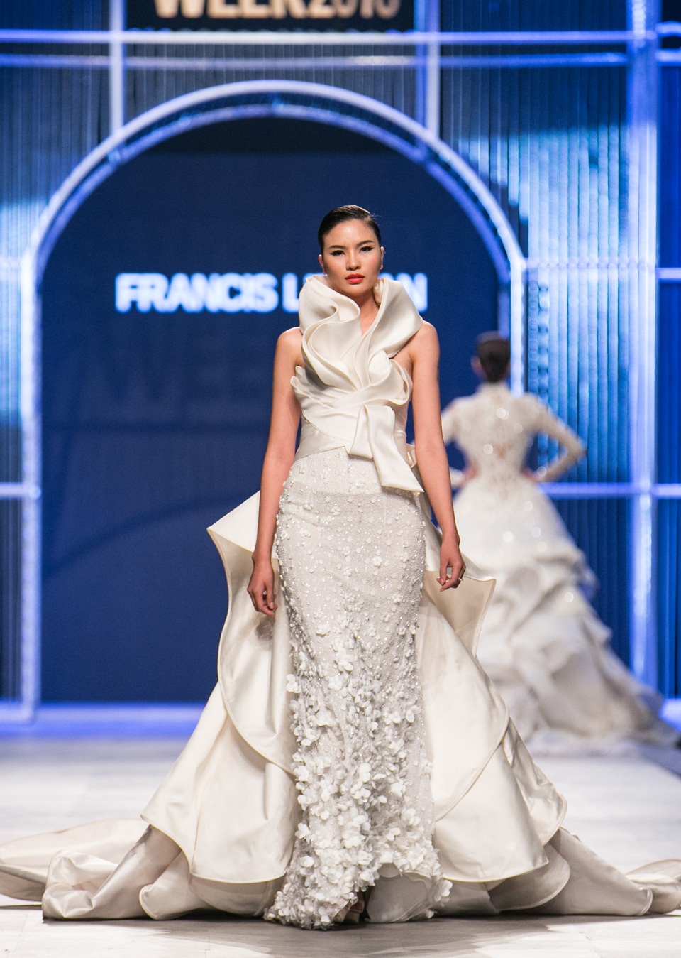 Người mẫu Nguyễn Oanh “đụng váy” với Hoa hậu Quốc tế Philipines 2016 - 7 Người mẫu Nguyễn Oanh “đụng váy” với Hoa hậu Quốc tế Philipines 2016 - 7