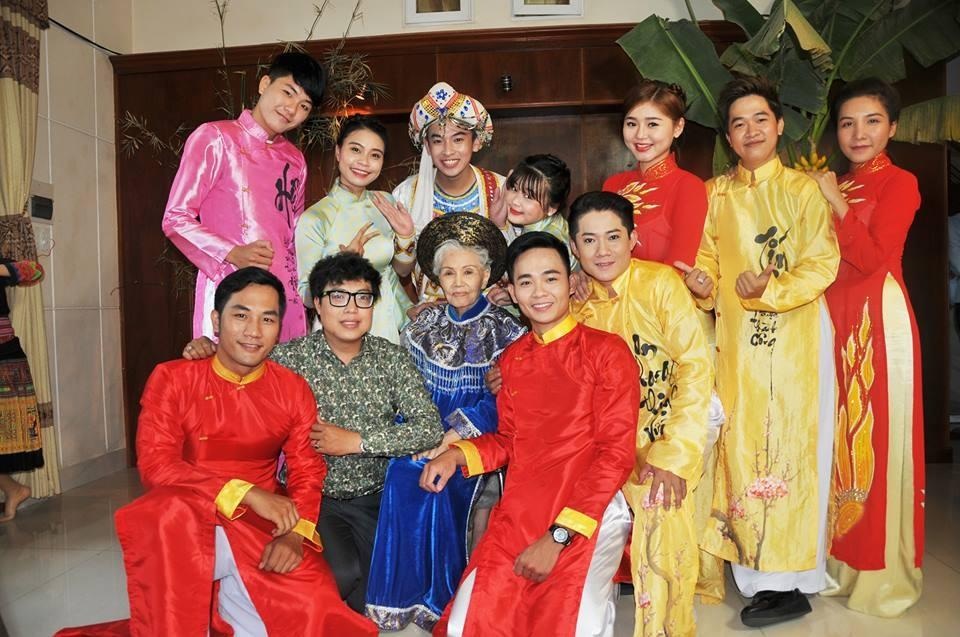 “Sầu nữ” Út Bạch Lan qua đời - 3 Mặc dù tuổi đã cao nhưng nghệ sĩ Út Bạch Lan vẫn gắn bó với sân khấu cùng các thế hệ nghệ sĩ trẻ