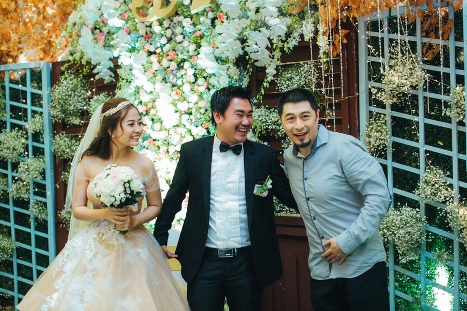 Khánh Hiền và đám cưới đẹp như cổ tích - 17 Đạo diễn Charlie Nguyễn cũng đến chia vui cùng cặp đôi