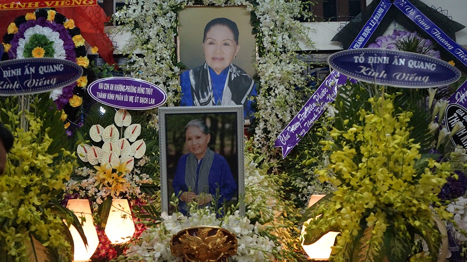 Ánh mắt, nụ cười hiền hậu của nữ nghệ sĩ Út Bạch Lan sẽ là những hình ảnh còn ghi đậm dấu ấn trong lòng của khán giả nhiều thế hệ.