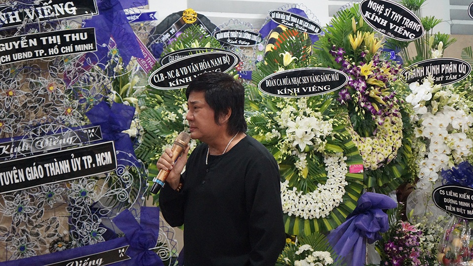 Nghệ sĩ Châu Thanh cũng thể hiện ca khúc cải lương về tình mẹ trong đêm nhạc này