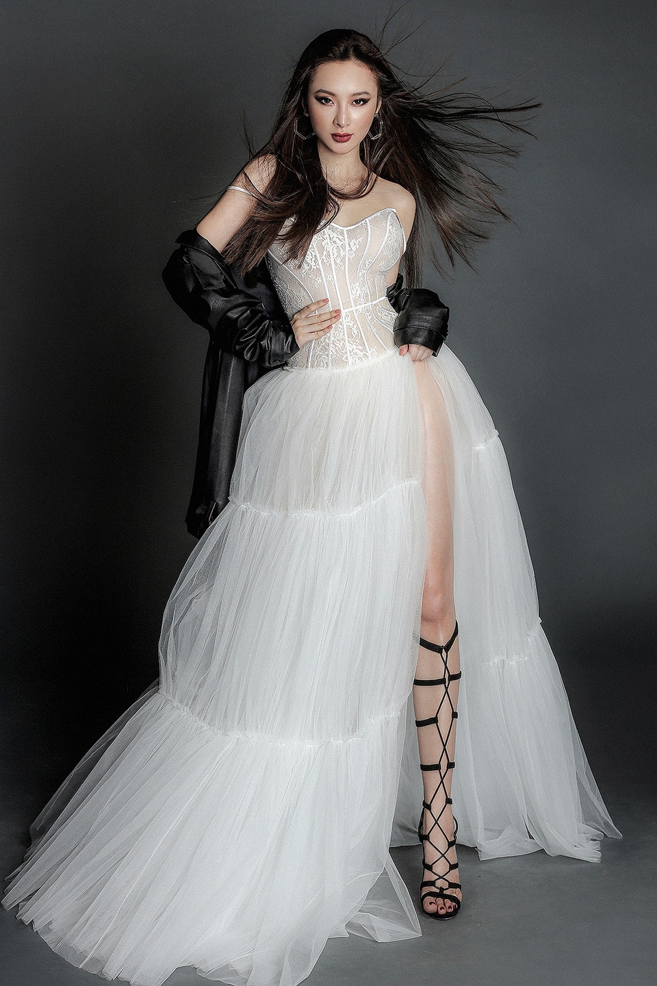 Angela Phương Trinh diện mốt thời trang không nội y, khoe chân dài - 3 Angela Phương Trinh diện mốt thời trang không nội y, khoe chân dài - 3
