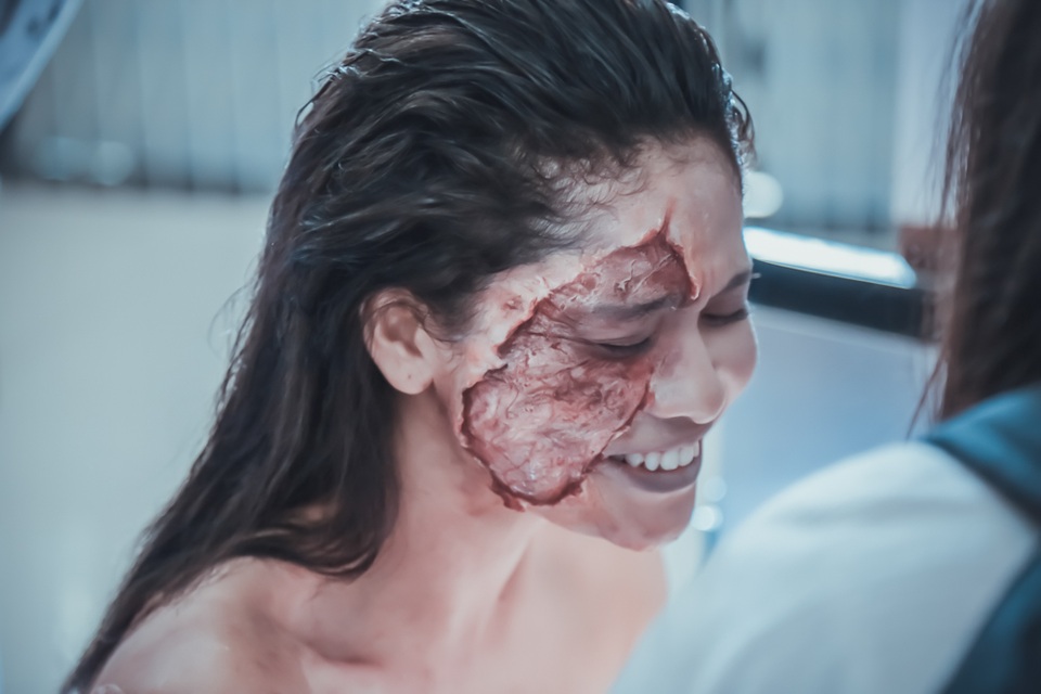 Gương mặt kinh khủng của Trương Quỳnh Anh trong giai đoạn đang thực hiện hóa trang