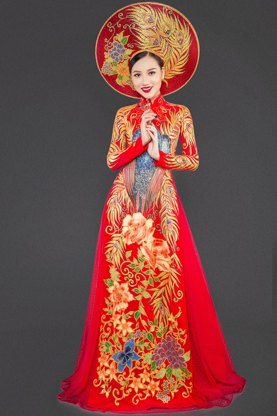 Hoàng Thu Thảo khoe trang phục dân tộc lộng lẫy - 5 Cô đã có sự chuẩn bị rất chu đáo cho cuộc thi và mang theo trong chặng du đấu sắp tới là sự tự tin và những bài học quý đã được tiếp thu trong thời gian qua.