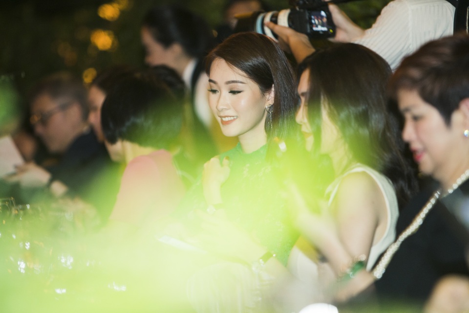 Hoa hậu Đặng Thu Thảo quyến rũ với váy xuyên thấu - 5