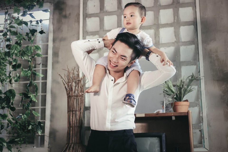 Khánh Thi - Phan Hiển khoe con trai Kubi lém lỉnh - 7