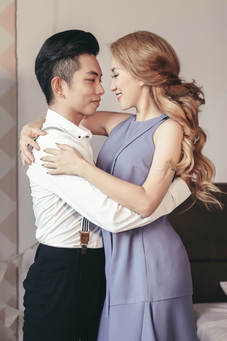 Có thể nói thời điểm hiện tại, Khánh Thi khá viên mãn vì vừa có một gia đình hạnh phúc vừa làm công việc đúng với đam mê của mình.