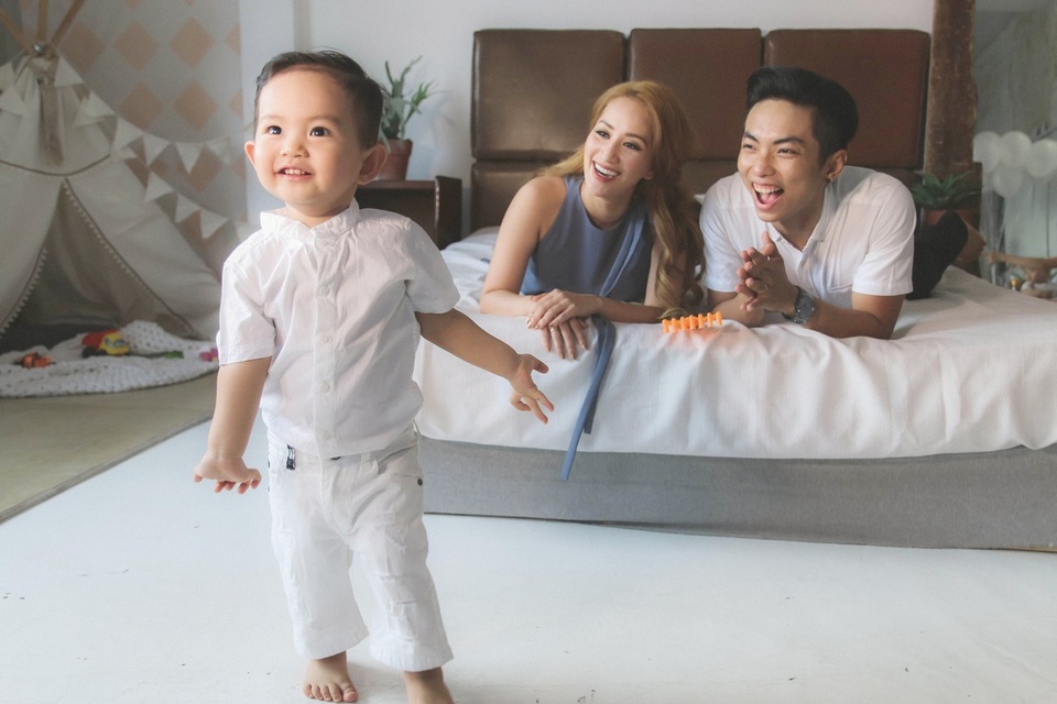 Khánh Thi - Phan Hiển khoe con trai Kubi lém lỉnh - 4