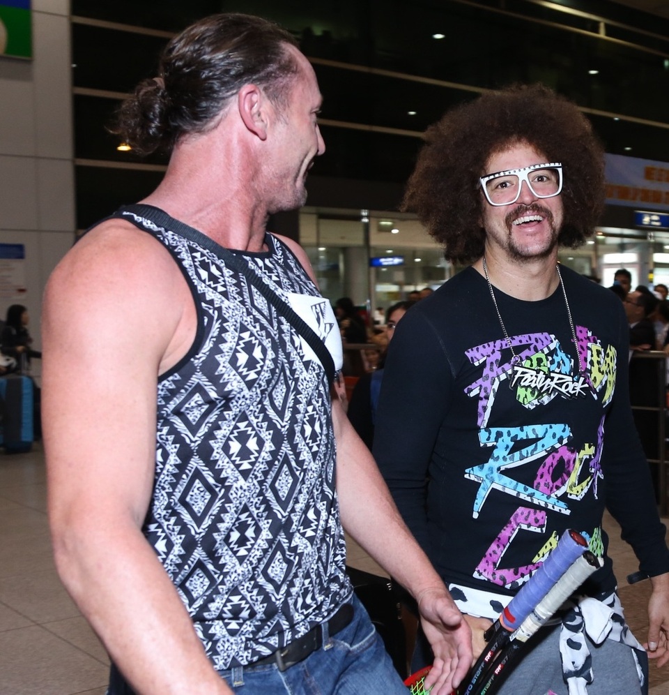 Ông hoàng party rock Redfoo giản dị khi đến Việt Nam - 1