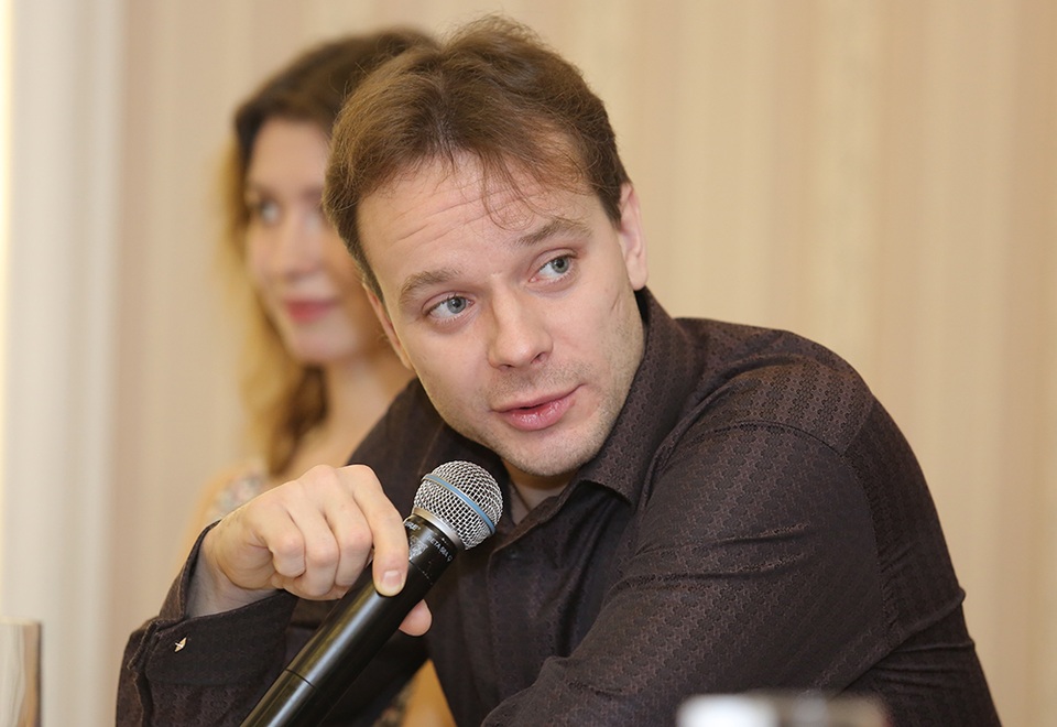 Nam diễn viên chính Sergey Sergeyevich Smirnov hào hứng chia sẻ về phần trình diễn lần này của anh tại Việt Nam