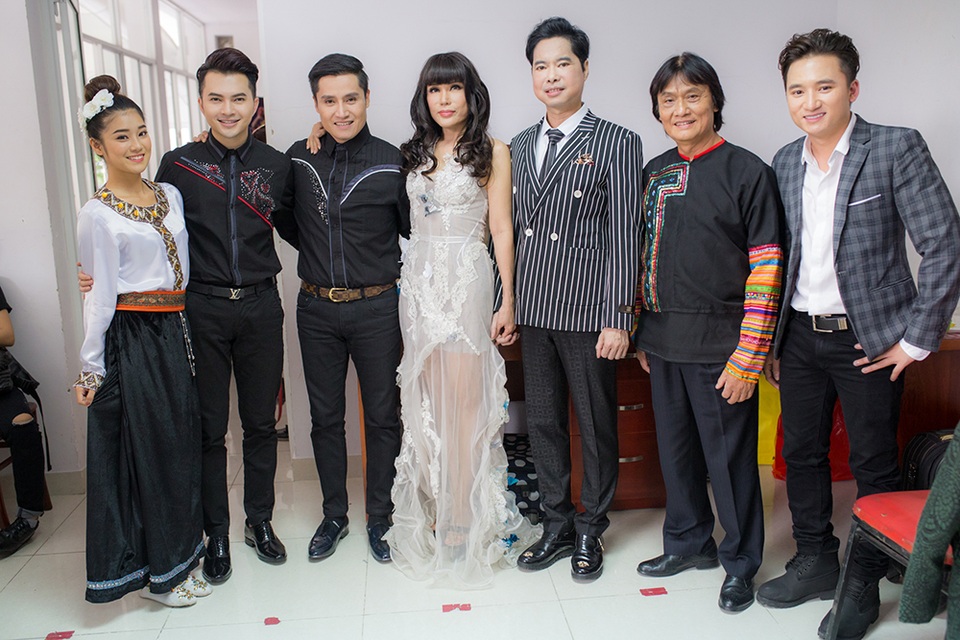 Những hình ảnh cuối cùng của NSƯT Quang Lý trên sân khấu - 11 Những hình ảnh cuối cùng của NSƯT Quang Lý trên sân khấu - 11