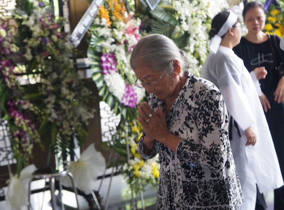 Nghệ sĩ Phi Điểu chia sẻ, Quang Lý là người thể hiện ca khúc Hà Nội niềm tin và hy vọng của chồng bà – cố nhạc sĩ Phan Nhân cũng vừa ra đi năm trước. Khi còn sinh thời ông rất quý nghệ sĩ Quang Lý.