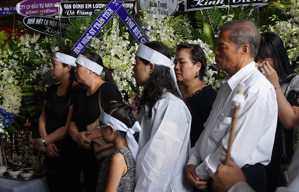 Gia đình, bạn bè nghẹn ngào tiễn biệt NSƯT Quang Lý - 12