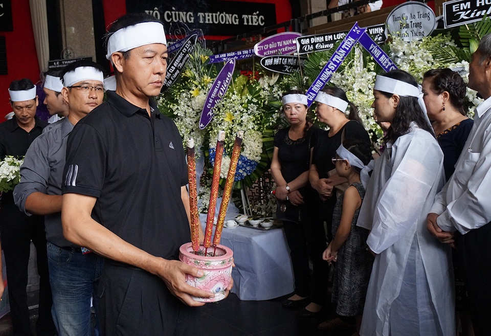 Gia đình, bạn bè nghẹn ngào tiễn biệt NSƯT Quang Lý - 13