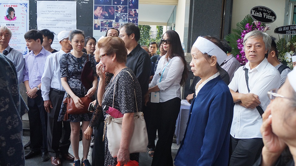 Gia đình, bạn bè nghẹn ngào tiễn biệt NSƯT Quang Lý - 16