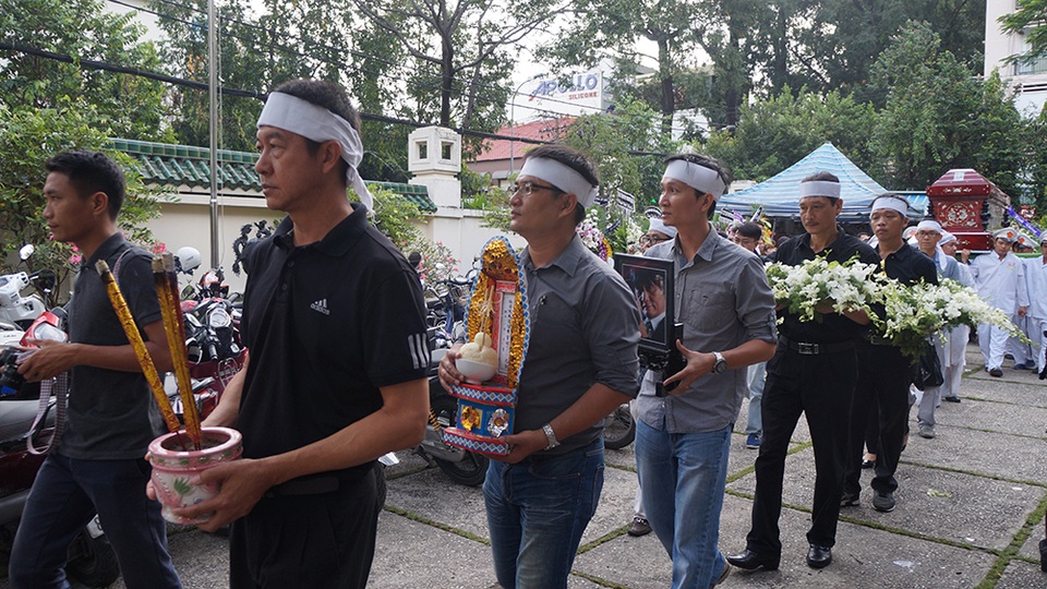 Linh cữu nghệ sĩ Quang Lý sẽ được đưa đi an táng tại nghĩa trang Củ Chi...