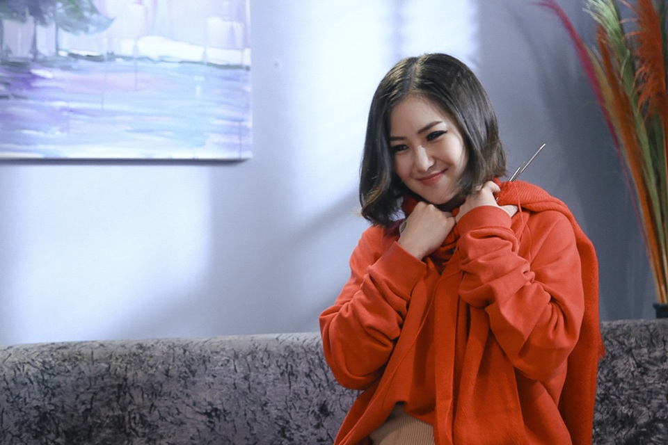 Bùi Anh Tuấn bối rối khi ôm “tình cũ” Hương Tràm - 8 Và Hương Tràm cũng rất vui vẻ khi nhận lời mời kết hợp của Bùi Anh Tuấn. Tràm rất vui mừng khi Bùi Ành Tuấn gửi ca khúc mời Tràm song ca. Đây là sự kết hợp lần đầu tiên của cả hai trong dự án âm nhạc. Mong rằng tình cảm trong ca khúc sẽ được khán giả yêu thích, ca sĩ Hương Tràm chia sẻ.