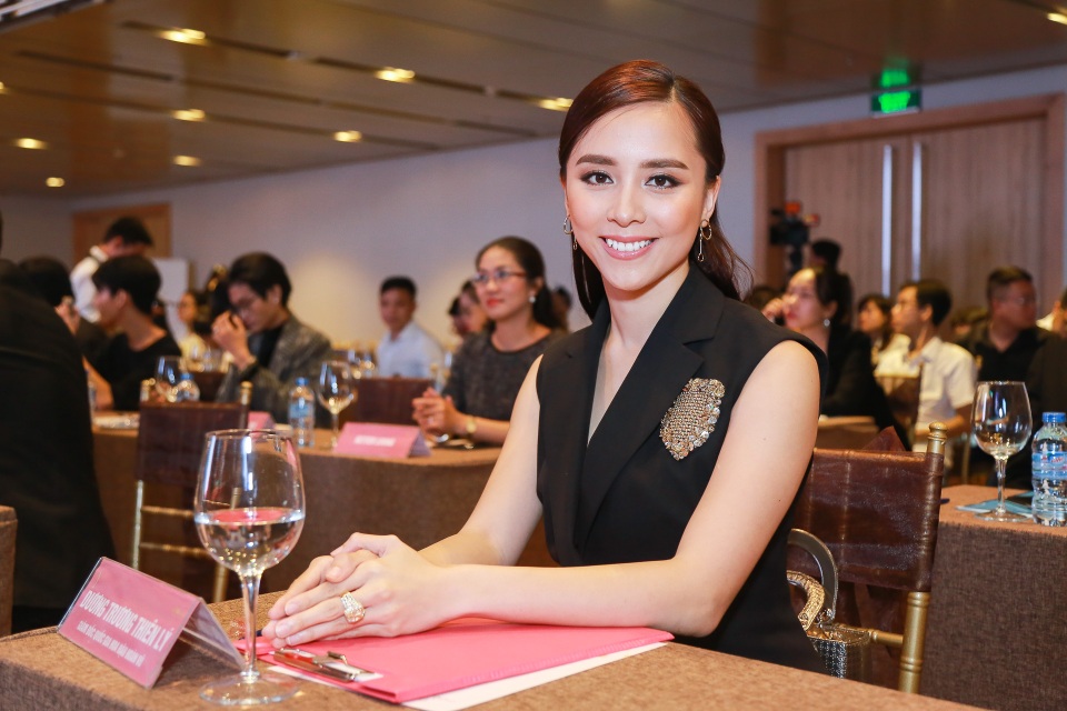 Á hậu Lệ Hằng bị áp lực vì dấu ấn của Phạm Hương - 7 Á hậu Lệ Hằng bị áp lực vì dấu ấn của Phạm Hương - 7