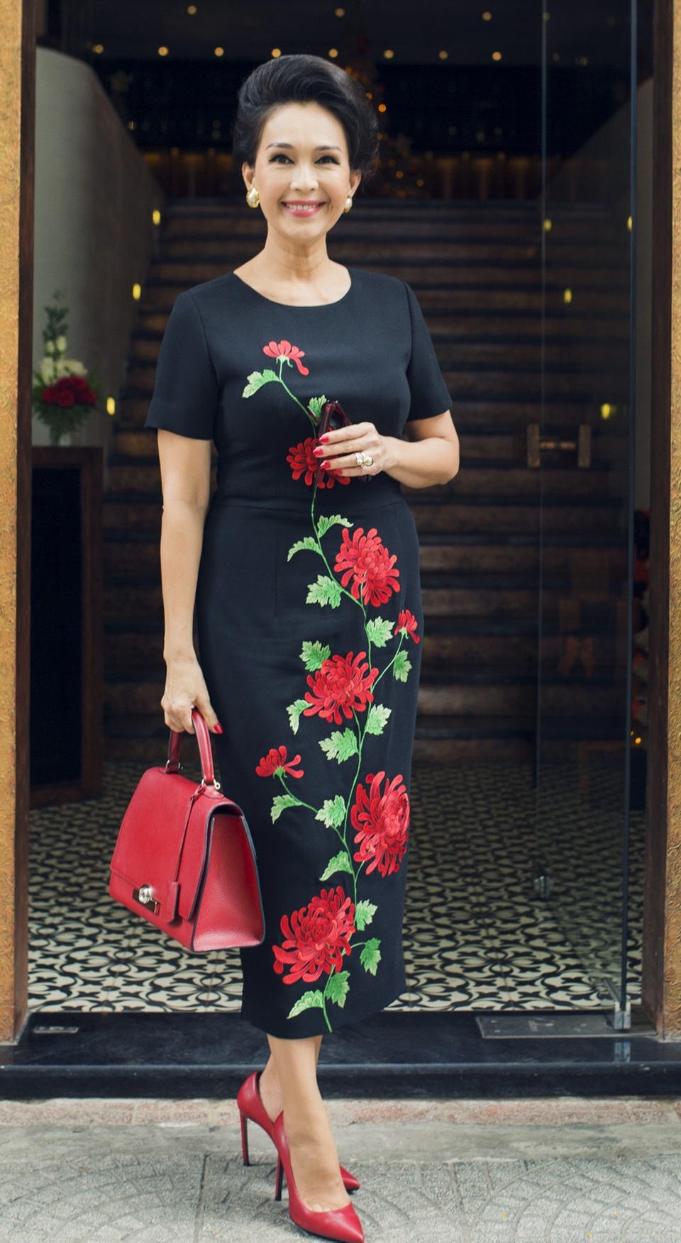 Dù đã bước sang tuổi 54 nhưng “nữ hoàng ảnh lịch” trông vẫn trẻ trung, quyến rũ. Nhan sắc của Diễm My được xếp vào hàng không tuổi trong làng giải trí Việt.