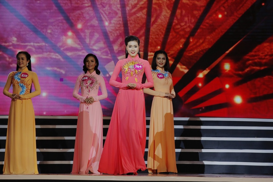 Các thí sinh thể hiện sự tự tin của mình trong phần thi này.