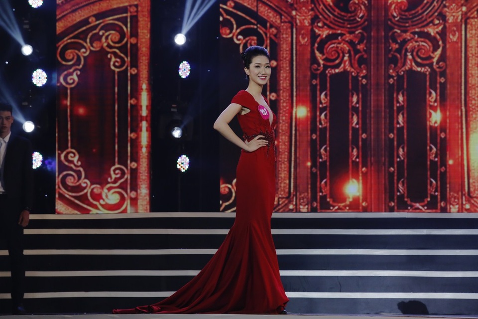 Tân Hoa khôi Nữ sinh Duyên dáng lúng túng khi thi ứng xử - 7