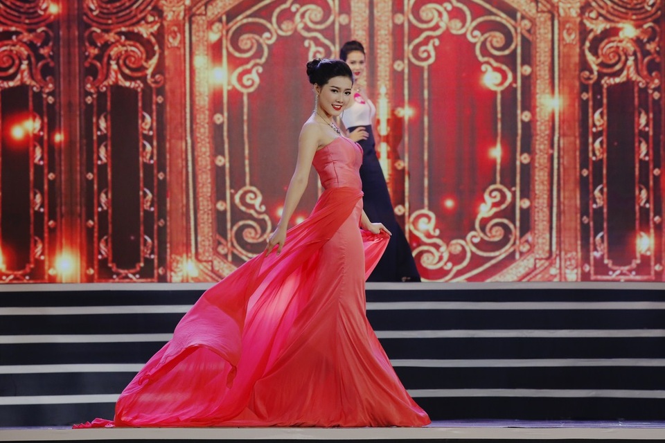 Được huấn luyện catwalk khá chu đáo nên các thí sinh tự tin trong từng bước đi trên sân khấu