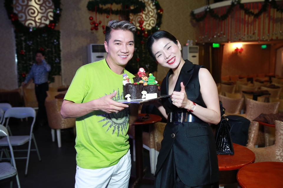 Đàm Vĩnh Hưng “nhí nhảnh” bên ca sĩ Ngọc Sơn, Lệ Quyên - 7 Đàm Vĩnh Hưng “nhí nhảnh” bên ca sĩ Ngọc Sơn, Lệ Quyên - 7