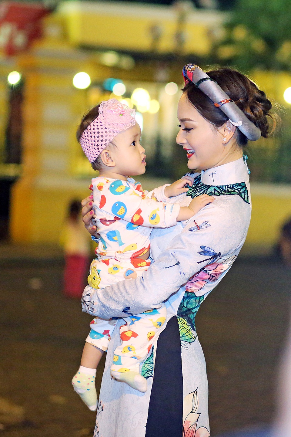 Dù khá bận rộn với công việc nhưng Lan Phương cho biết, cô luôn nghĩ đến chuyện lập gia đình và luôn mong có em bé. “Nhưng duyên chưa tới nên đành tìm niềm vui với công việc và các em bé khác”.