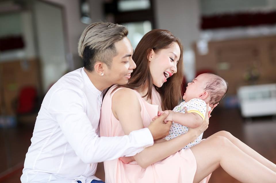 Những cặp đôi "chị - em” nổi tiếng của showbiz Việt - 5 Cuộc tình ấy càng tròn vẹn hơn khi có sự ra đời của bé Kubi dễ thương, kháu khỉnh.