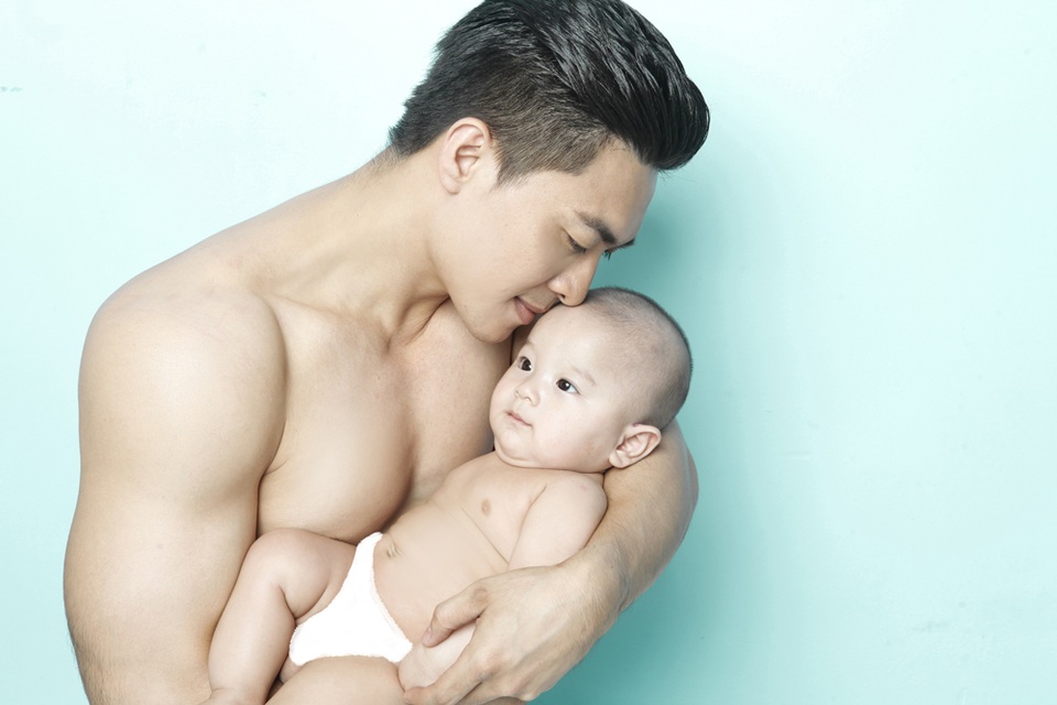 Quốc Cơ chia sẻ ngoài thời gian tập luyện, đi diễn, hầu như anh chỉ ở bên cạnh vợ và con trai. Anh luôn giúp vợ trong việc chăm sóc con, chơi đùa cùng con và rất mong con trai sẽ theo nghiệp xiếc của bố nhưng sẽ tôn trọng đam mê và sở thích của con khi Giang Vĩ Lâm trưởng thành.