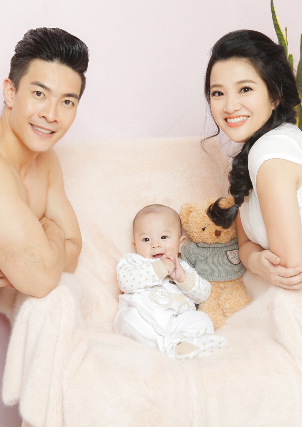 Còn đối với Hồng phượng, sau khoảng thời toàn tâm chăm sóc gia đình nhỏ của mình, khi con trai đã cứng cáp, Én vàng 2006 đang lên kế hoạch quay lại với công việc của mình.