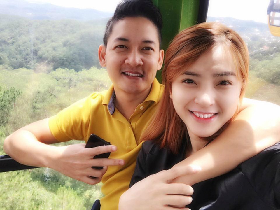 Hải Băng đăng tải bức ảnh hạnh phúc bên ông xã Thành Đạt. Cô cũng chia sẻ cách “giữ lửa” cho cuộc hôn nhân hạnh phúc.