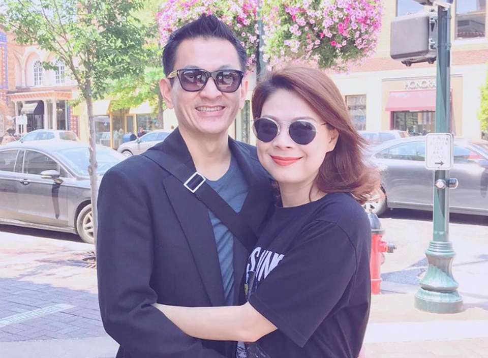 Thanh Thảo đang ngập tràn trong hạnh phúc khi kỉ niệm ngày yêu, cô chia sẻ: 210 ngày, không được tặng 210 bong bóng và hoa hồng như lúc 180 ngày. Chắc qua khỏi 6 tháng là hết cần lãng mạn. Nhưng miễn là 210 ngày qua chưa xa nhau một ngày nào và 210 nghìn ngày nữa cũng không được xa đâu nha.