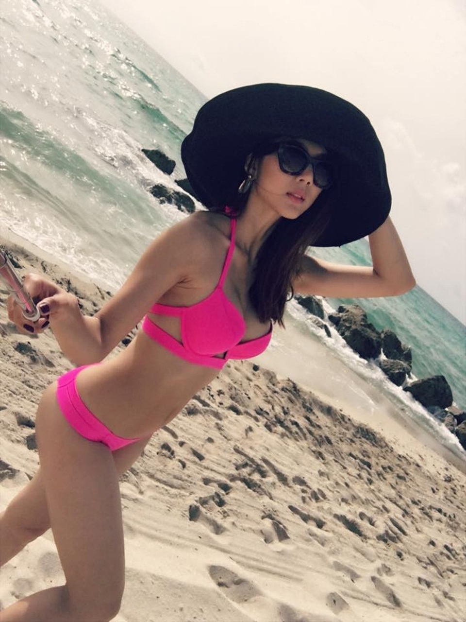“Gái một con” Ngọc Quyên “trông mòn con mắt” với bikini gợi cảm - 3 Từ những ngày đầu tham gia giới người mẫu, Ngọc Quyên đã thể hiện cá tính và sự táo bạo của mình.