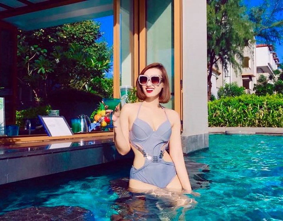 Lã Thanh Huyền khoe trọn vòng 1 “đẫy đà” trong trang phục bikini "hút mắt" - 3 Lã Thanh Huyền khoe trọn vòng 1 “đẫy đà” trong trang phục bikini "hút mắt" - 3